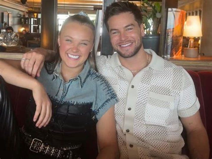 Actress Carly Hughes is dating her boyfriend breaking the rumor of being a Lesbian