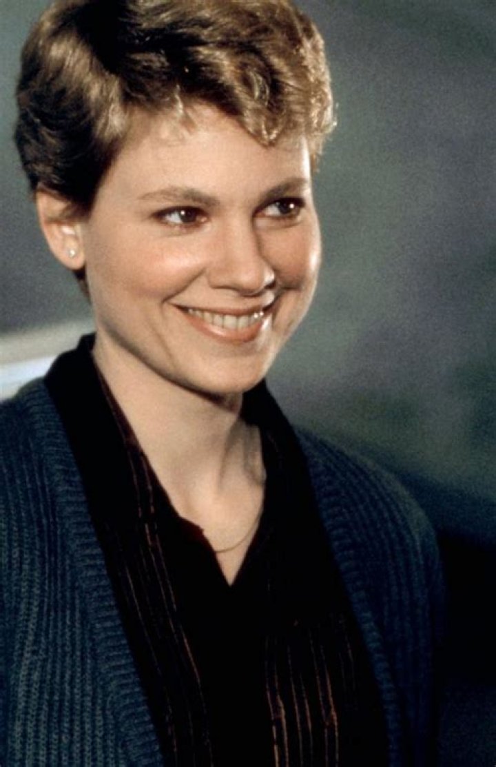 Discover The Surprising Net Worth Of Acclaimed Actress Lindsay Crouse