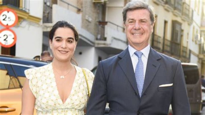 Genoveva Casanova Pareja And Cayetano Martnez De Irujo
