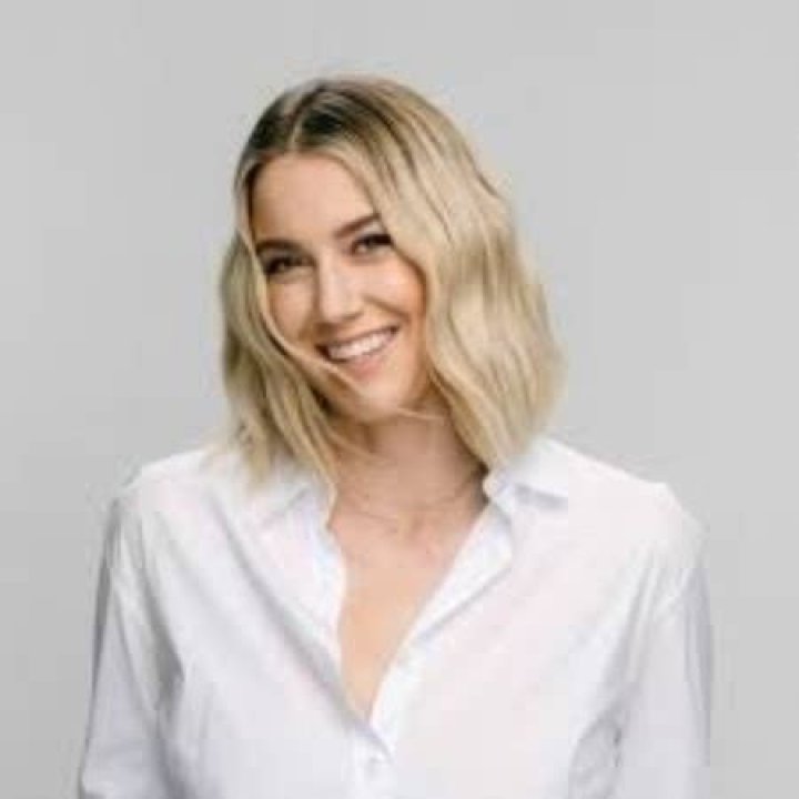 Hayley Stommel: From Celebrity Wife to Podcast Host