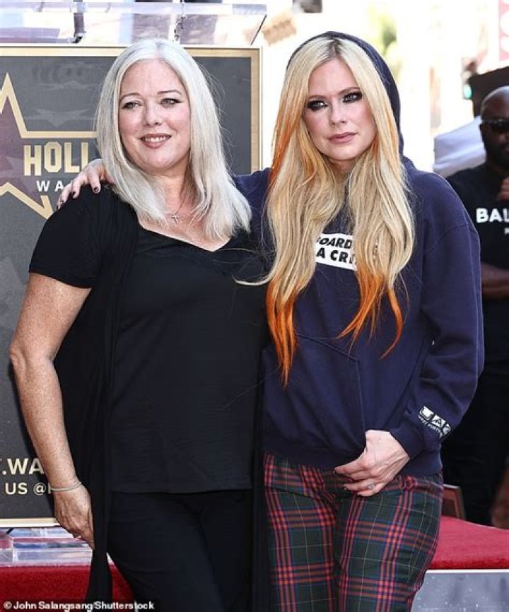 How Many Kids Does Avril Lavigne Have: The Complete Breakdown