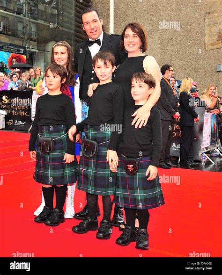 Mark Andrews family, wife, children, parents, siblings