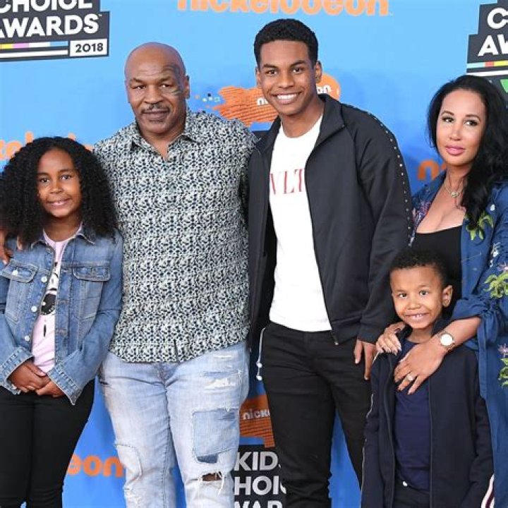 Michael Givens: Facts About Robin Givens' Son