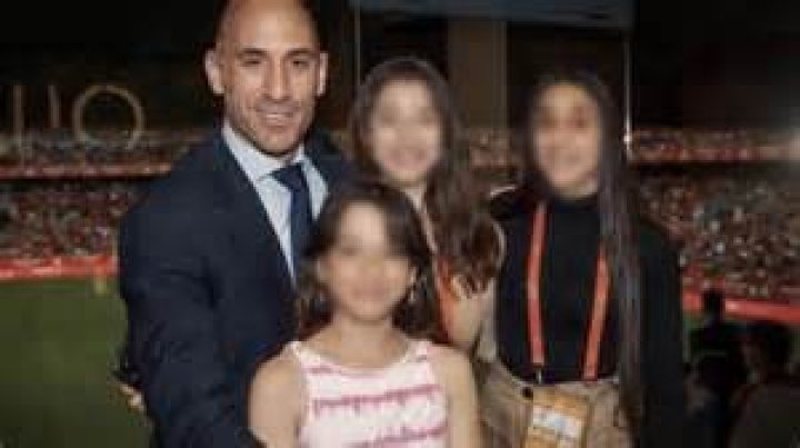 Who are Luis Rubiales' three daughters?